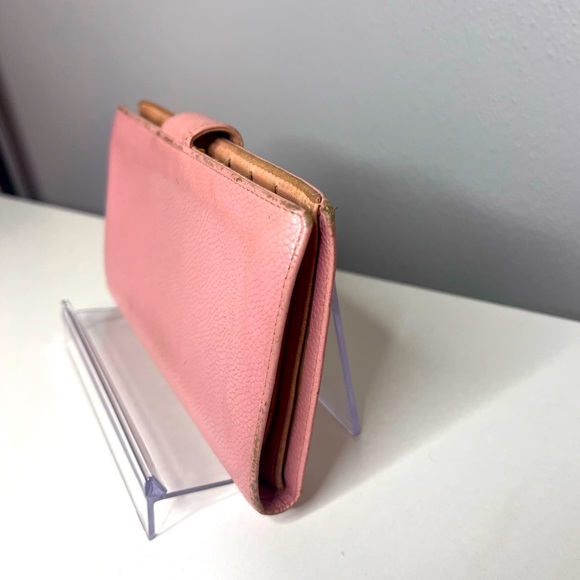 Pink Chanel with kiss lock - Picture 3 of 6